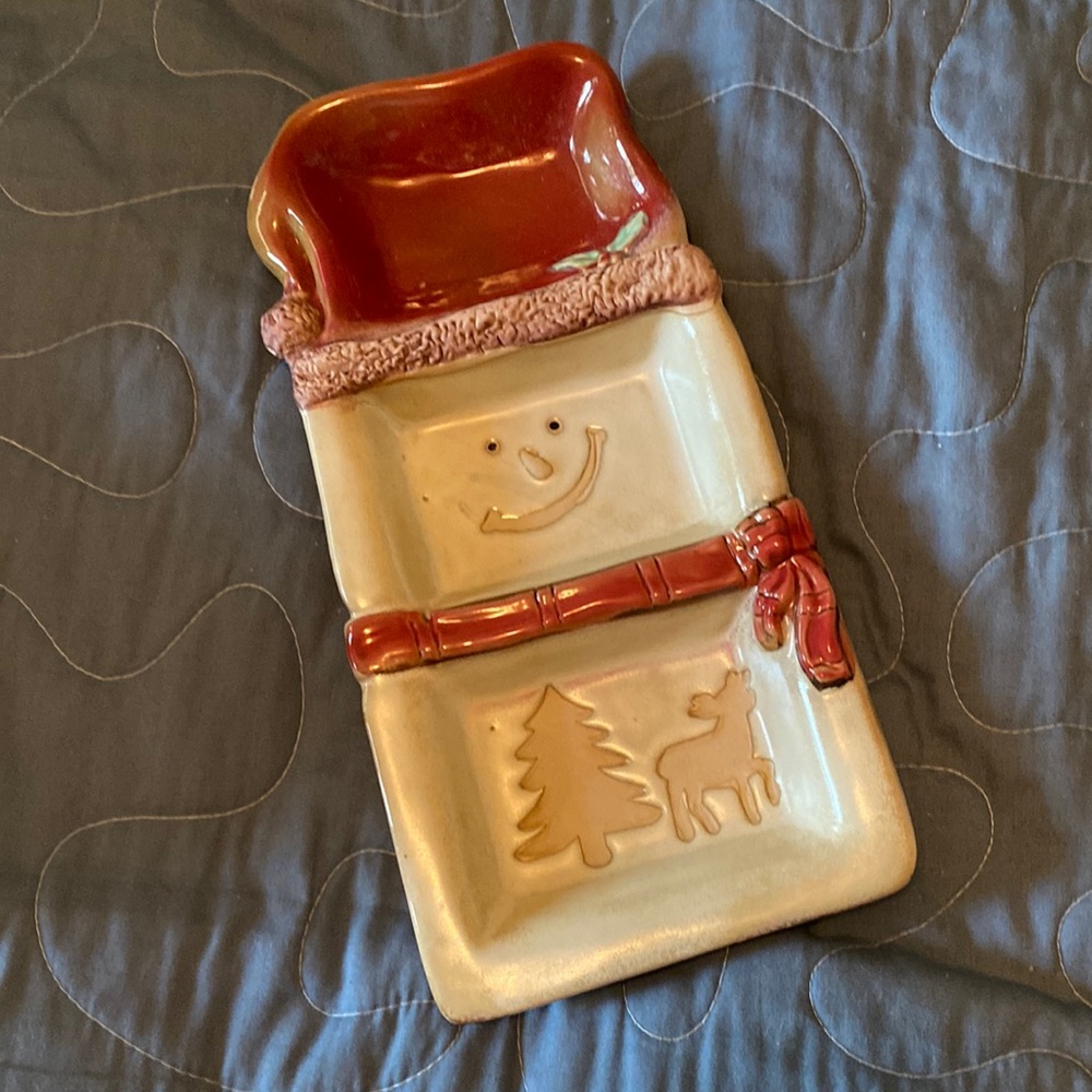 CLOST CLEAN-OUT SALE!! Perfect for a Christmas Gift!!
Ceramic Snowman Tray